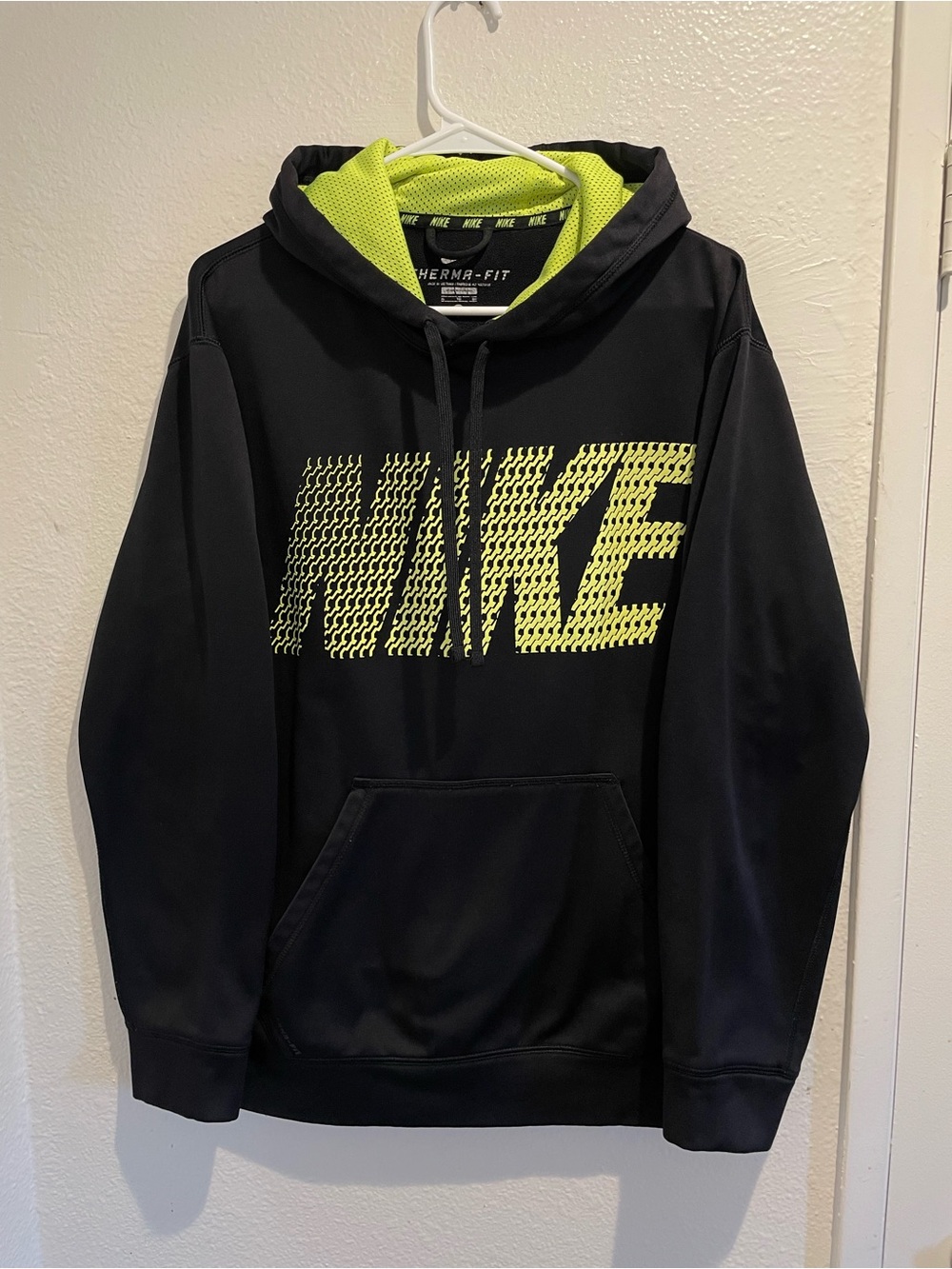 Nike Mens XL Therma-Fit Black Neon Yellow Volt Graphic Pullover Hoodie Sweater